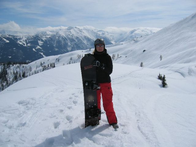 スノボツアーの魅力：新しい場所でスノーボードを楽しむ贅沢な冬旅行